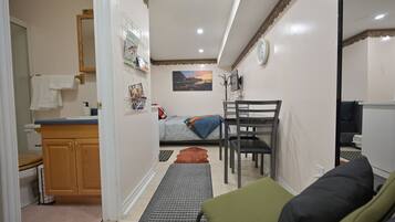 1 chambre, fer et planche à repasser, Wi-Fi, literie fournie