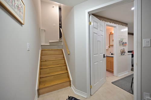 Cozy Studio: Private, Free Parking & Great Deals!