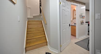 Cozy Studio: Private, Free Parking & Great Deals!