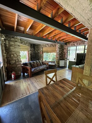 Bungalow, 2 Bedrooms (Tamarindo) | In-room dining