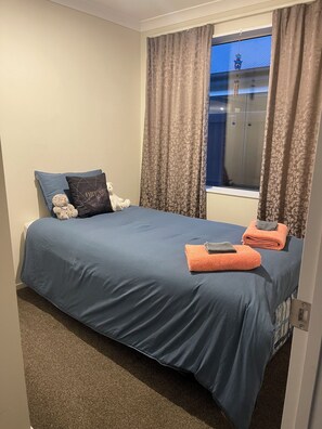 3 bedrooms, iron/ironing board, WiFi, bed sheets