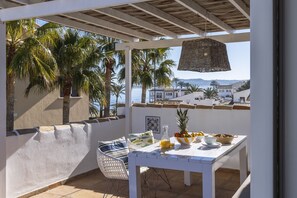 屋外ダイニングエリア