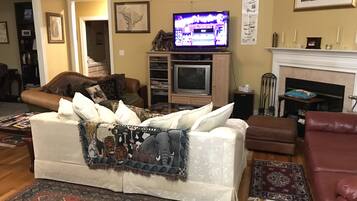 Téléviseur connecté, foyer, écran d’ordinateur, imprimante