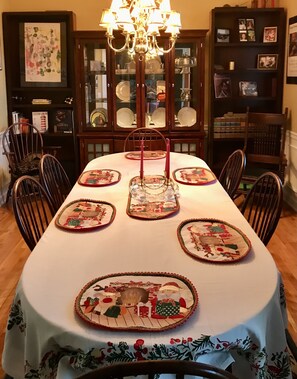 Dining - UPSCALE NE TALLAHASSEE QUIET, SECURE RESIDENCE FULLY EQUIPPED (Tallahassee)