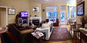 Smart TV, fireplace, computer monitors, printers - UPSCALE NE TALLAHASSEE QUIET, SECURE RESIDENCE FULLY EQUIPPED (Tallahassee)