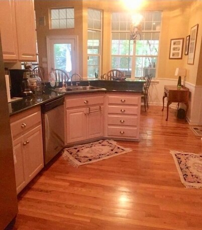 UPSCALE NE TALLAHASSEE QUIET, SECURE RESIDENCE FULLY EQUIPPED