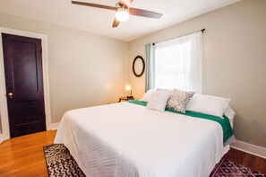 2 chambres, fer et planche à repasser, Wi-Fi gratuit, draps fournis