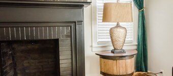 Bourbon Royale, Home of Two Kings; putting green, downtown, free coffee & snacks