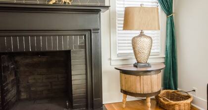 Bourbon Royale, Home of Two Kings; putting green, downtown, free coffee & snacks