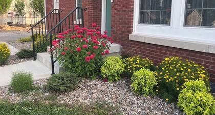 Bourbon Royale, Home of Two Kings; putting green, downtown, free coffee & snacks