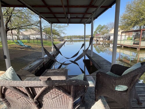 ❤️ Pickleball, Pool Table, Ping Pong, 4Bd 2bath quiet edition on FW side of town!