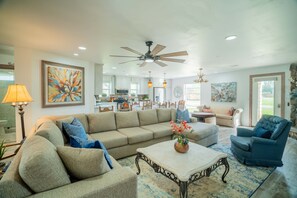 Smart TV, table tennis