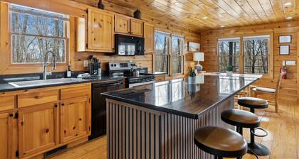 Private 4.3-Acre Mountain Retreat -Jacuzzi Pergola-Games House-6 Min Downtown