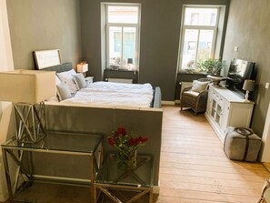 1 chambre, bureau, fer et planche à repasser, Wi-Fi