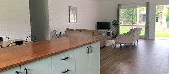 Spacious, Modern and Central