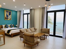 Minibar, escritorio, espacio para trabajar con laptop y wifi gratis 