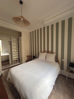 2 bedrooms, desk, iron/ironing board, travel cot