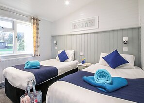 2 bedrooms, free WiFi - Modern and contemporary two bedroomed lodge with one double and one twin. (Swanage)