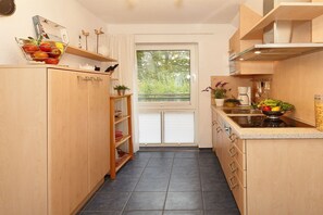 KylskÄp, mikrovÄgsugn, spishÀll och diskmaskin
