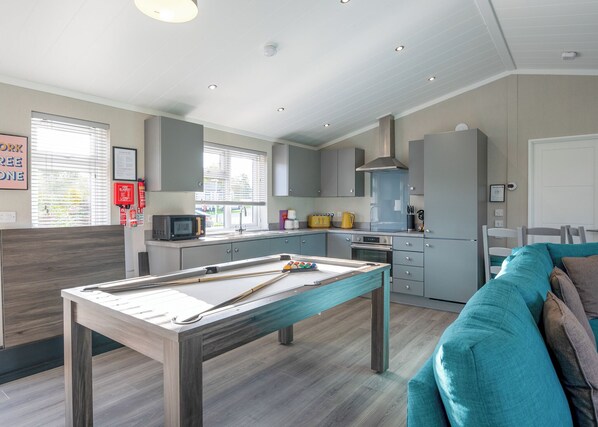 Billiard, House