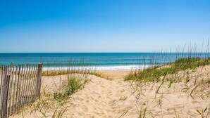 On the beach - Sand Castle 4: Oceanfront Condo, Community Pool, Ocean Views from Deck (Kill Devil Hills)