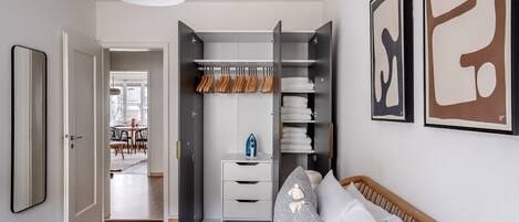 2 bedrooms, iron/ironing board, WiFi, bed sheets