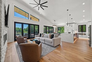 Smart-TV, Kamin, Videospiele