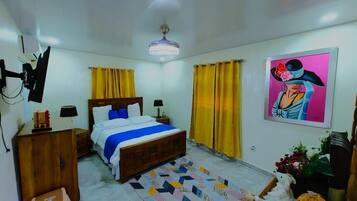 4 habitaciones, tabla de planchar con plancha, wifi y ropa de cama