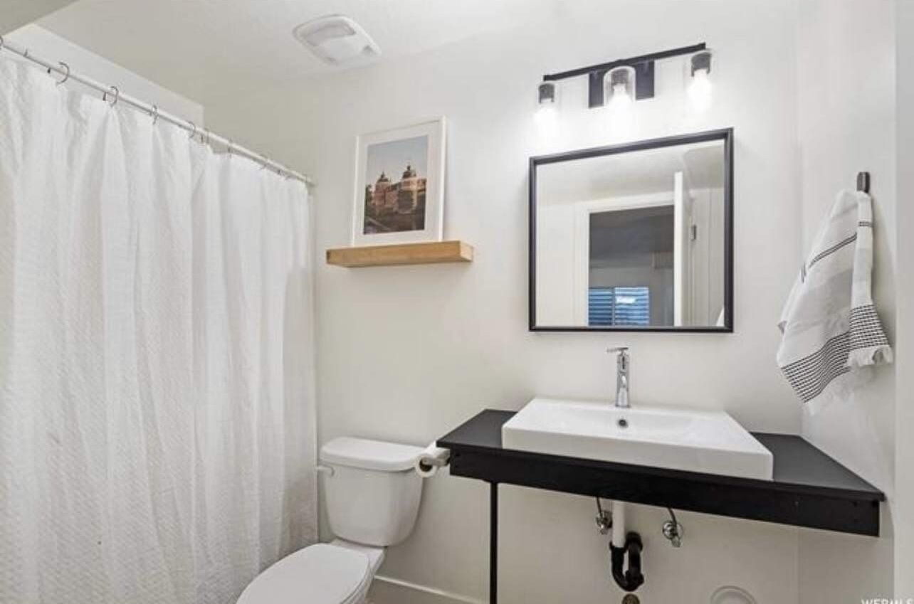 Spacious & Prime location. Open concept, hot tub, home gym & play ground. 