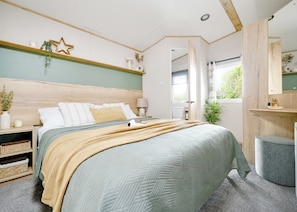 3 bedrooms - Three bedroom caravan, sleeping six people, perfect for relaxing by the coast. (Clarach)
