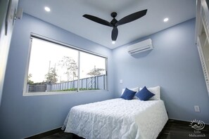 4 室のベッドルーム、アイロン / アイロン台、WiFi (無料)、ベッドシーツ