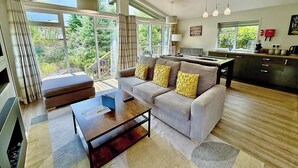 TV - 1 bedroom accommodation in Raywell, Beverley (Raywell, Beverley)