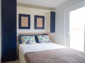 3 bedrooms, travel crib, free WiFi, bed sheets