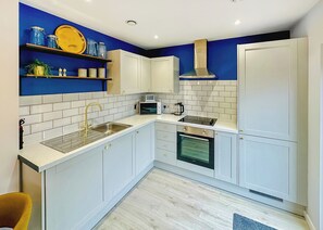 Kühlschrank, Ofen, Herdplatte, Toaster