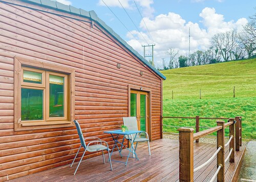 Stylish two bedroom lodge, perfect for couples or families.