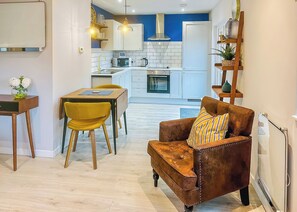 Fridge, oven, stovetop, toaster - Stylish two bedroom lodge, perfect for couples or families. (Cowbridge)
