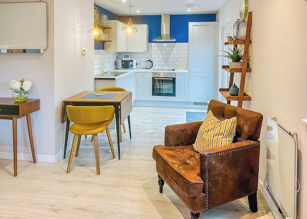 Fridge, oven, stovetop, toaster