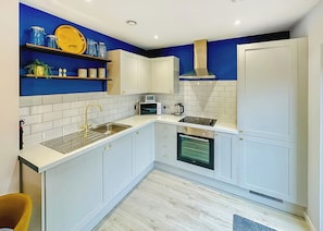 Fridge, oven, stovetop, toaster - Stylish two bedroom lodge, perfect for couples or families. (Cowbridge)