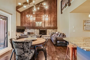 Interior - 30 Day STAY Only. Boarding~N~Breck, 5 min easy, flat walk to Gondola! (Breckenridge)