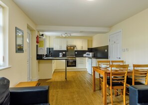 Fridge, oven, stovetop, toaster - Ground Floor Apartment (Pet) (Ingoldmells, Skegness)