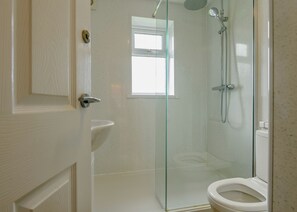 Bathroom - Ground Floor Apartment (Pet) (Ingoldmells, Skegness)