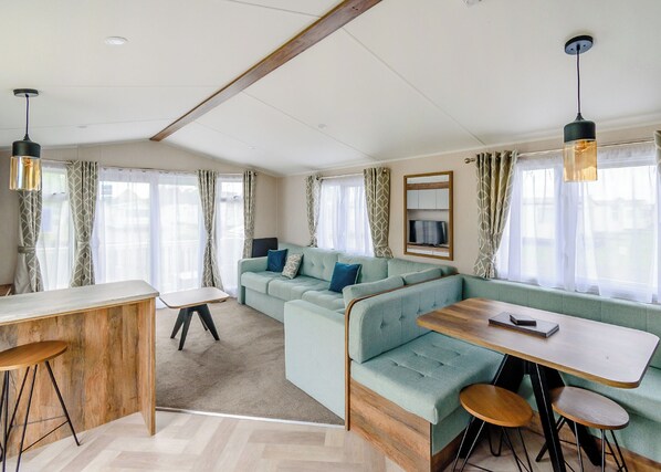 Living area - 12ft-wide very comfortable and spacious caravan with one double and one twin. (Mablethorpe)