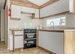 Kühlschrank, Ofen, Herdplatte, Toaster
