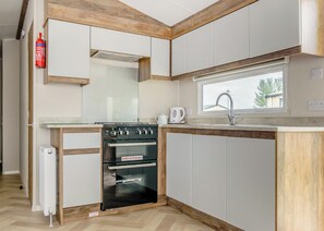 Fridge, oven, stovetop, toaster - 12ft-wide very comfortable and spacious caravan with one double and one twin. (Mablethorpe)