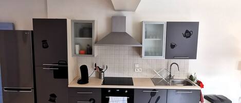 Réfrigérateur, micro-ondes, four, lave-vaisselle