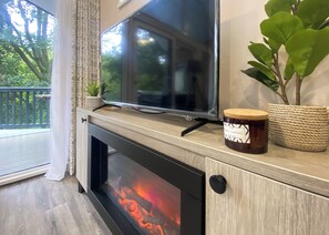 Interior - Relax and unwind in the perfect hideout. (Snowdonia)