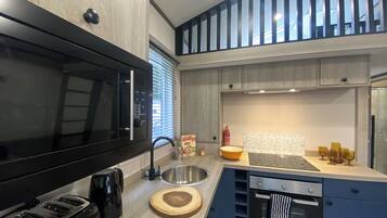Kühlschrank, Ofen, Herdplatte, Toaster