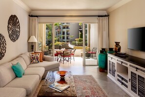 TV, stereo - Luxury Villa-Medano Beachfront Resort-Pools, Hot tubs, Full Spa, Pickleball and more! (Cabo San Lucas)