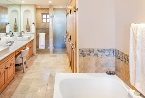 Dusche, Whirlpool, Haartrockner, Handtücher