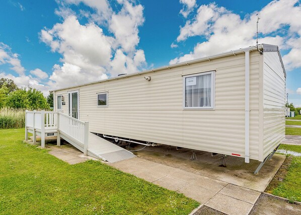 Unclassified image, 1 of 12, button